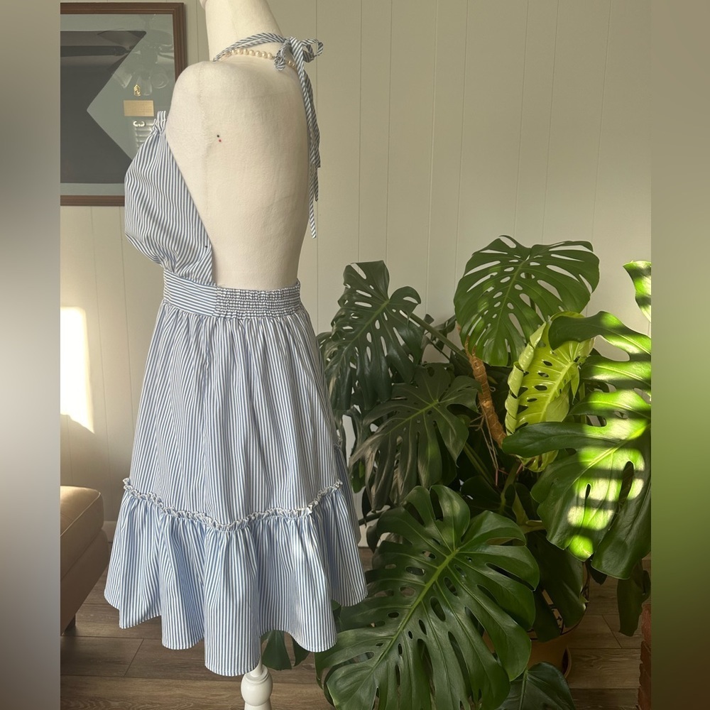 🛍️ HYFVE open back dress with ruffle bottom new condition.
